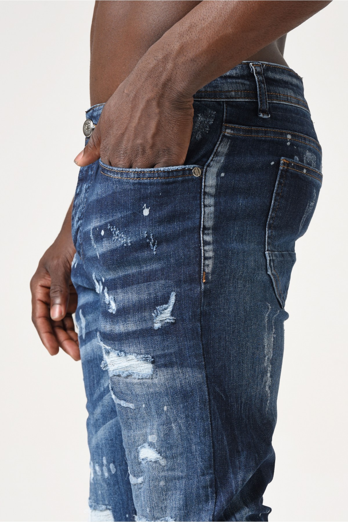 Erkek Denim Pantolon - Yoğun Yırtık boya detaylı  -  Orta Mavi